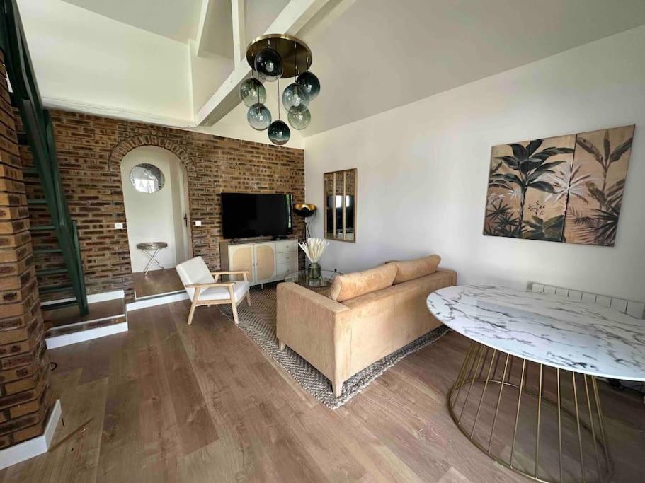 Maison Jardin Proche Paris Вильжюиф Экстерьер фото
