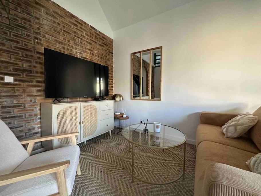 Maison Jardin Proche Paris Вильжюиф Экстерьер фото