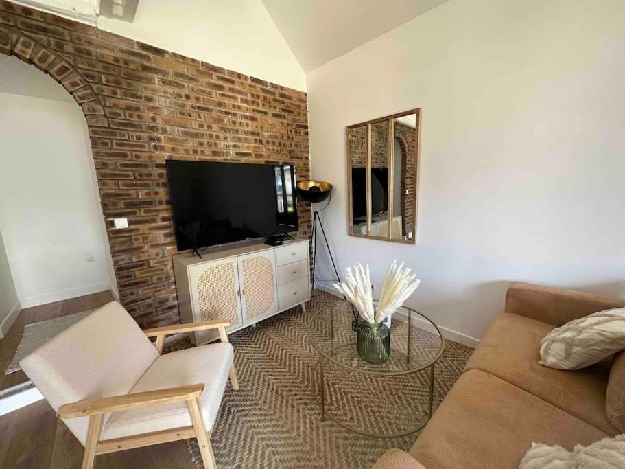 Maison Jardin Proche Paris Вильжюиф Экстерьер фото